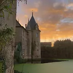 לינה וארוחת בוקר Chateau De La Preuille 3*