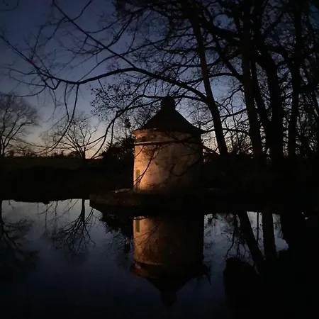 Chateau De La Preuille Bed & Breakfast