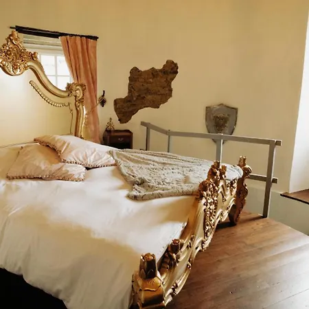Château De La Preuille Couette-café 3*