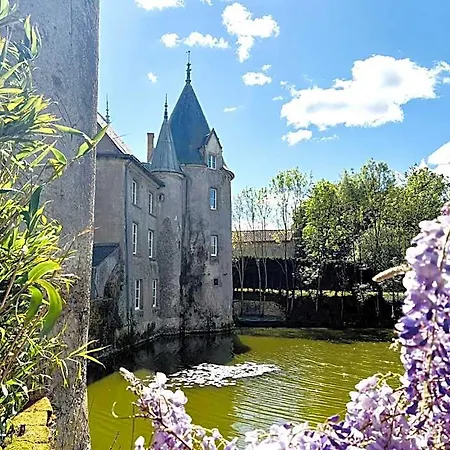 Bed & Breakfast Chateau De La Preuille 3*