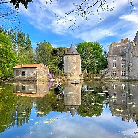 Chateau De La Preuille 3*