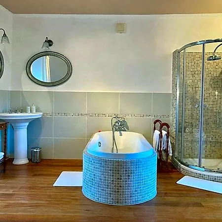 Chateau De La Preuille Bed & Breakfast 3*
