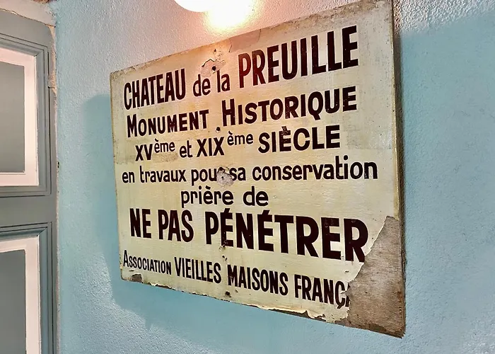 Alojamento de Acomodação e Pequeno-almoço Château De La Preuille 3*